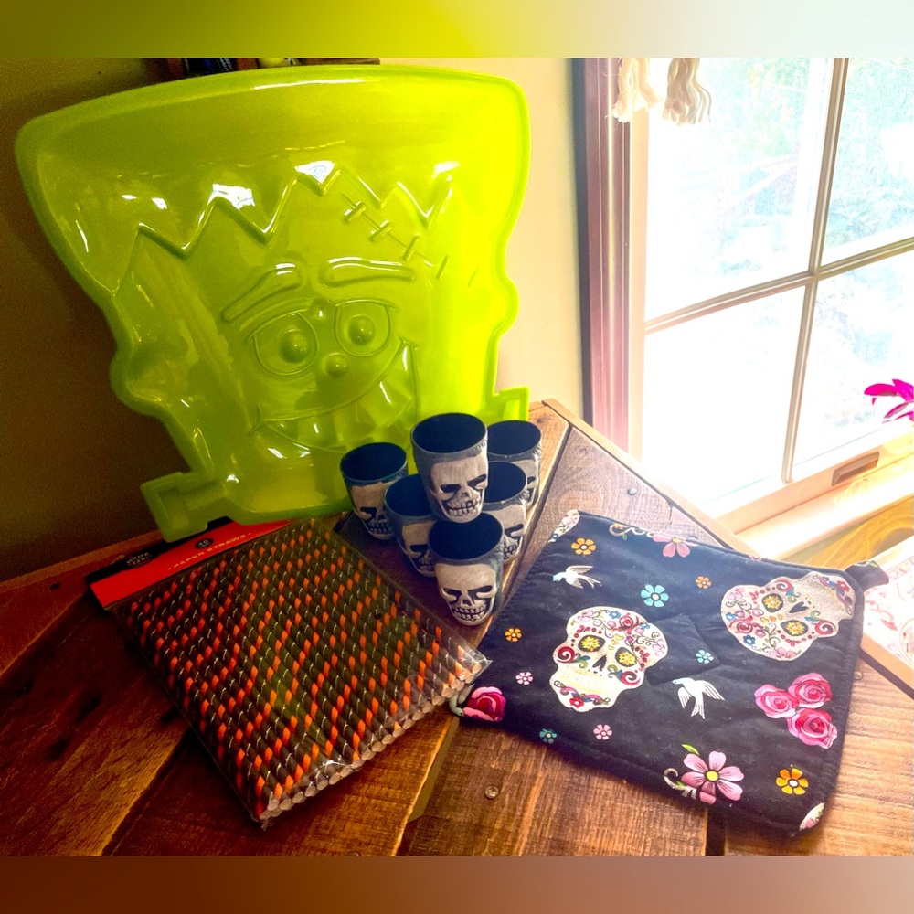 Halloween Kitchen and Party Supply Bundle